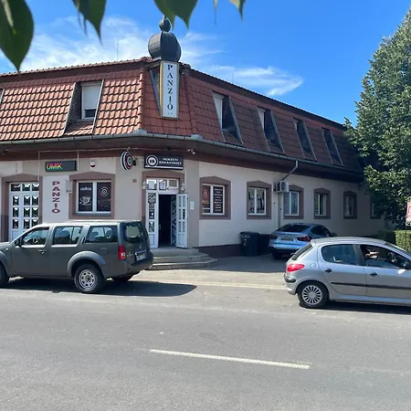 Kuruc Panzio Kossuth Utca 25e 3* Tarpa