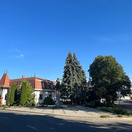 Bed & Breakfast Kuruc Panzio Kossuth Utca 25e 3*