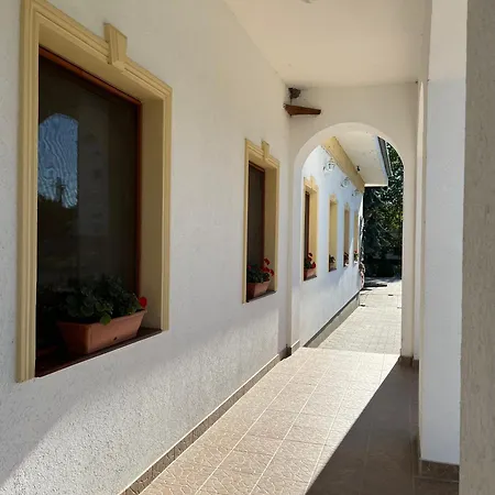 Kuruc Panzio Kossuth Utca 25e Bed & Breakfast 3*