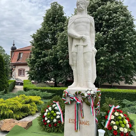 Bed & Breakfast Kuruc Panzio Kossuth Utca 25e Tarpa