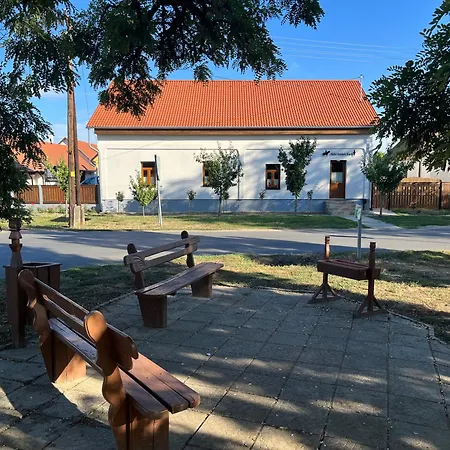 Kuruc Panzio Kossuth Utca 25e