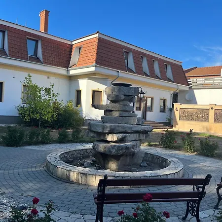 Bed & Breakfast Kuruc Panzio Kossuth Utca 25e 3*