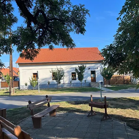 Kuruc Panzio Kossuth Utca 25e Bed & Breakfast Tarpa