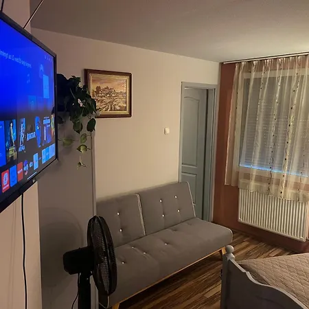 Kuruc Panzio Kossuth Utca 25e 3* Tarpa