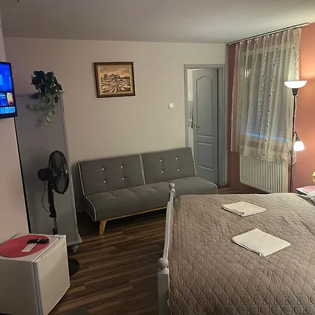 Kuruc Panzio Kossuth Utca 25e 3* Tarpa