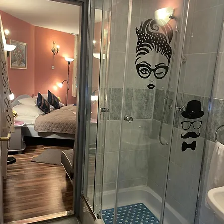 Kuruc Panzio Kossuth Utca 25e B&B