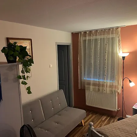 Kuruc Panzio Kossuth Utca 25e 3* Tarpa