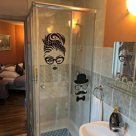 Kuruc Panzio Kossuth Utca 25e Bed & Breakfast 3*