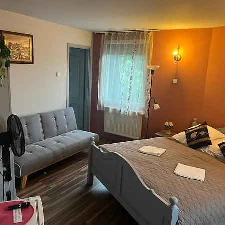 Bed & Breakfast Kuruc Panzio Kossuth Utca 25e 3*