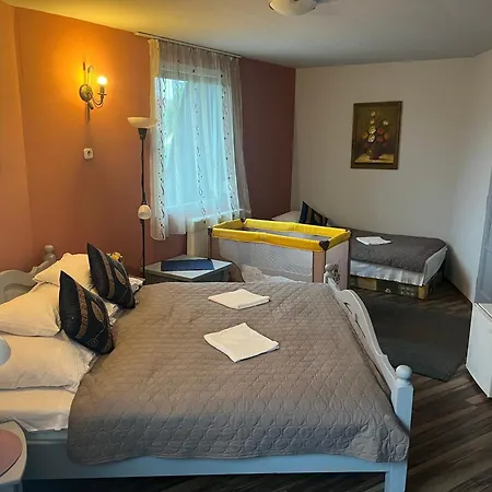 Bed & Breakfast Kuruc Panzio Kossuth Utca 25e