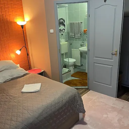 Kuruc Panzio Kossuth Utca 25e Bed & Breakfast
