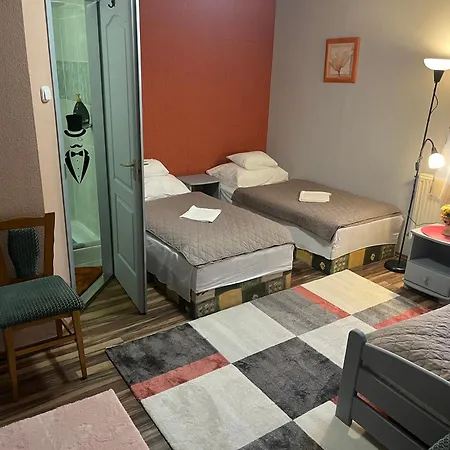 Kuruc Panzio Kossuth Utca 25e Отель типа 