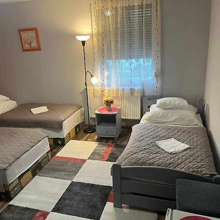 Kuruc Panzio Kossuth Utca 25e 3* Tarpa