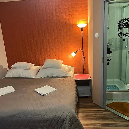 Kuruc Panzio Kossuth Utca 25e Bed & Breakfast 3*