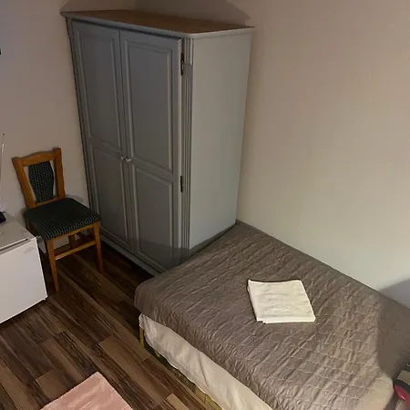 Kuruc Panzio Kossuth Utca 25e 3* Tarpa