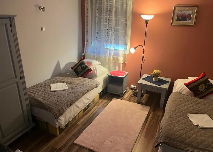 Kuruc Panzio Kossuth Utca 25e 3*